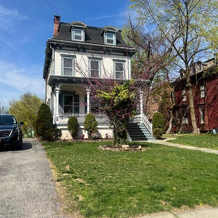 Private Victorian Apartment In Convenient City Location On 5 Acre, Sleeps 5 Poughkeepsie Esterno foto