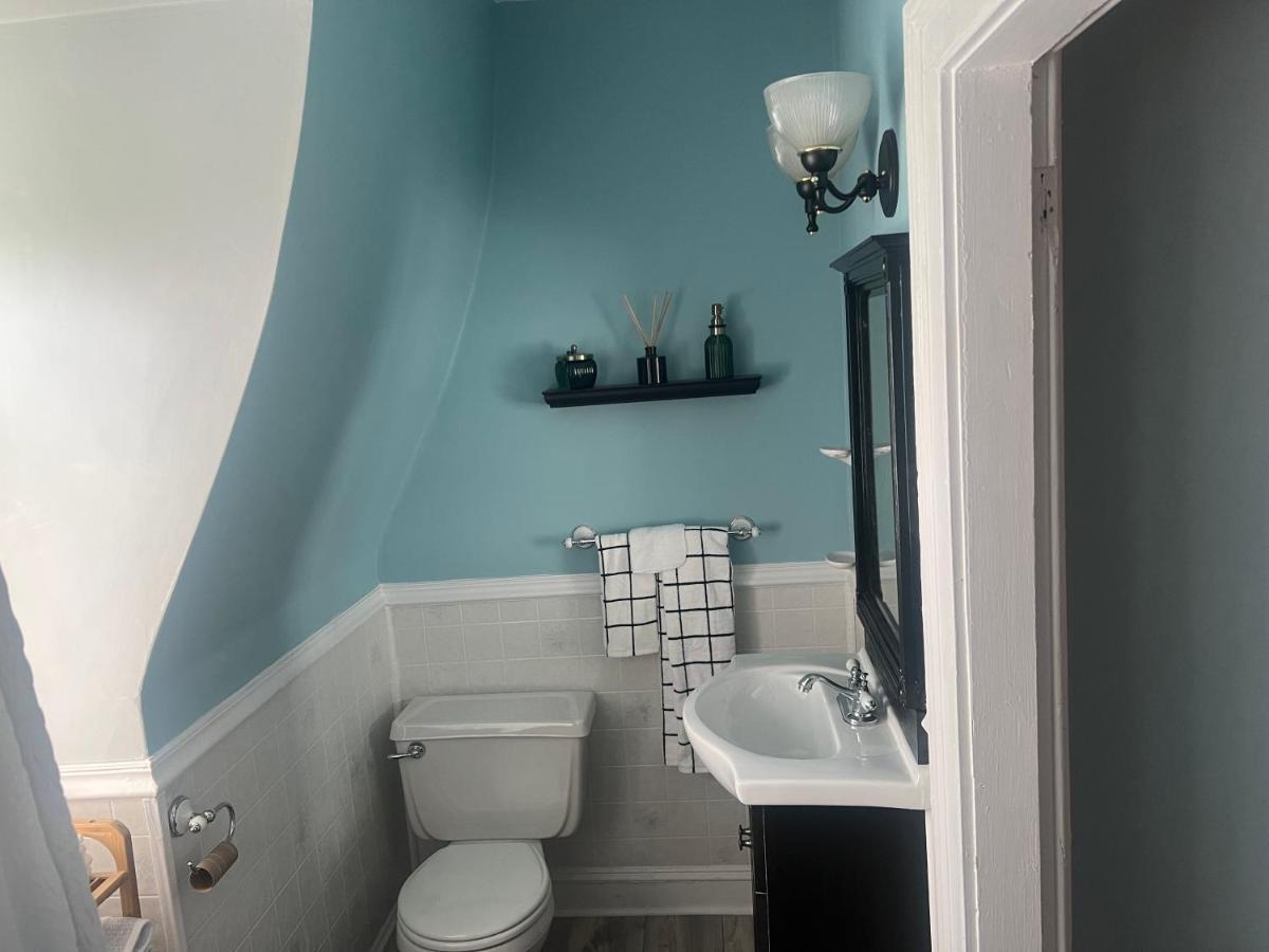 Private Victorian Apartment In Convenient City Location On 5 Acre, Sleeps 5 Poughkeepsie Esterno foto