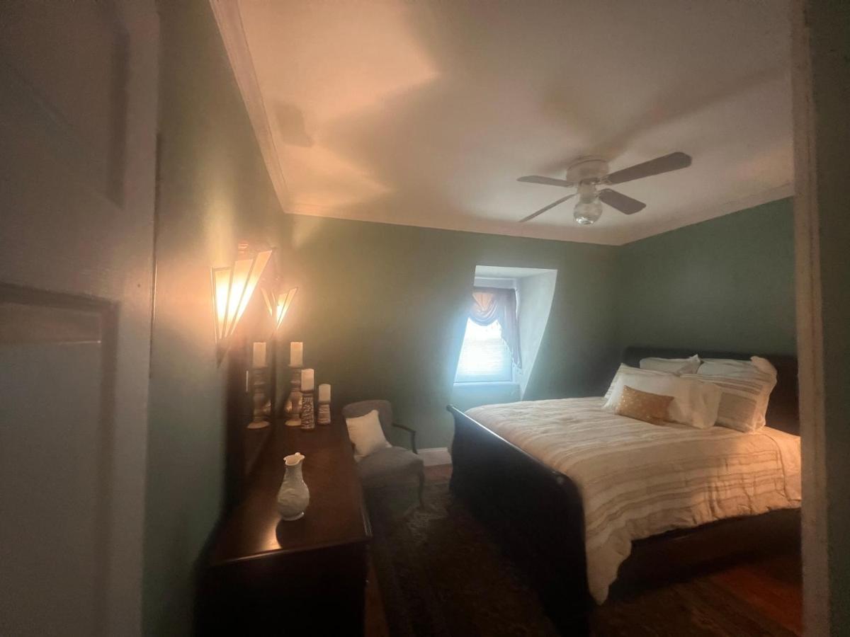 Private Victorian Apartment In Convenient City Location On 5 Acre, Sleeps 5 Poughkeepsie Esterno foto