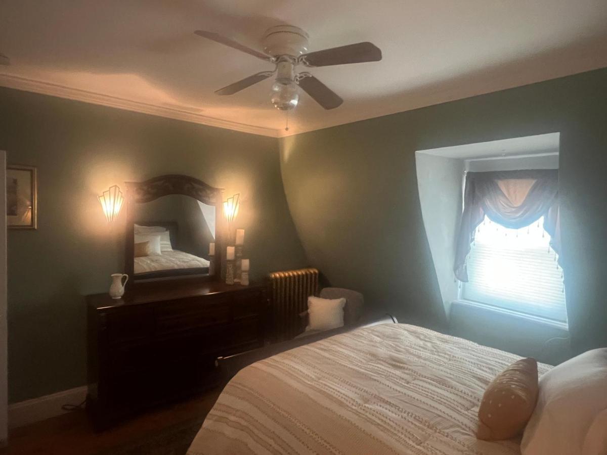 Private Victorian Apartment In Convenient City Location On 5 Acre, Sleeps 5 Poughkeepsie Esterno foto