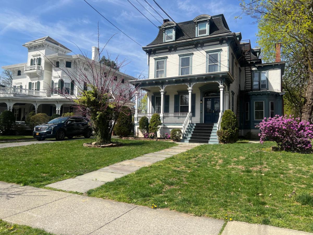 Private Victorian Apartment In Convenient City Location On 5 Acre, Sleeps 5 Poughkeepsie Esterno foto