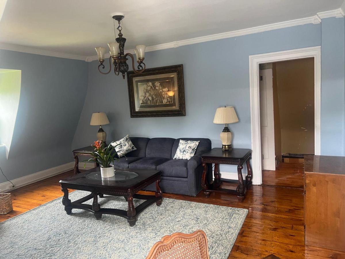 Private Victorian Apartment In Convenient City Location On 5 Acre, Sleeps 5 Poughkeepsie Esterno foto