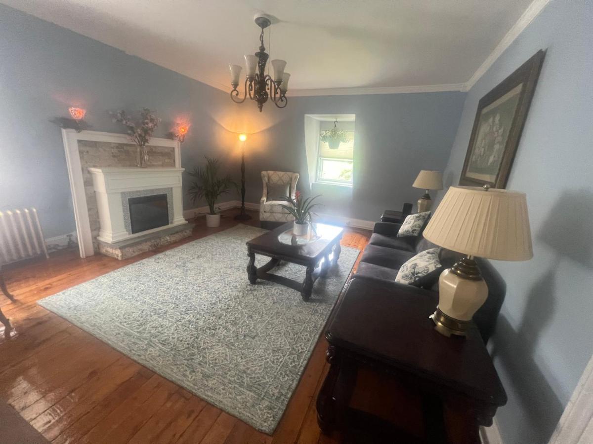 Private Victorian Apartment In Convenient City Location On 5 Acre, Sleeps 5 Poughkeepsie Esterno foto